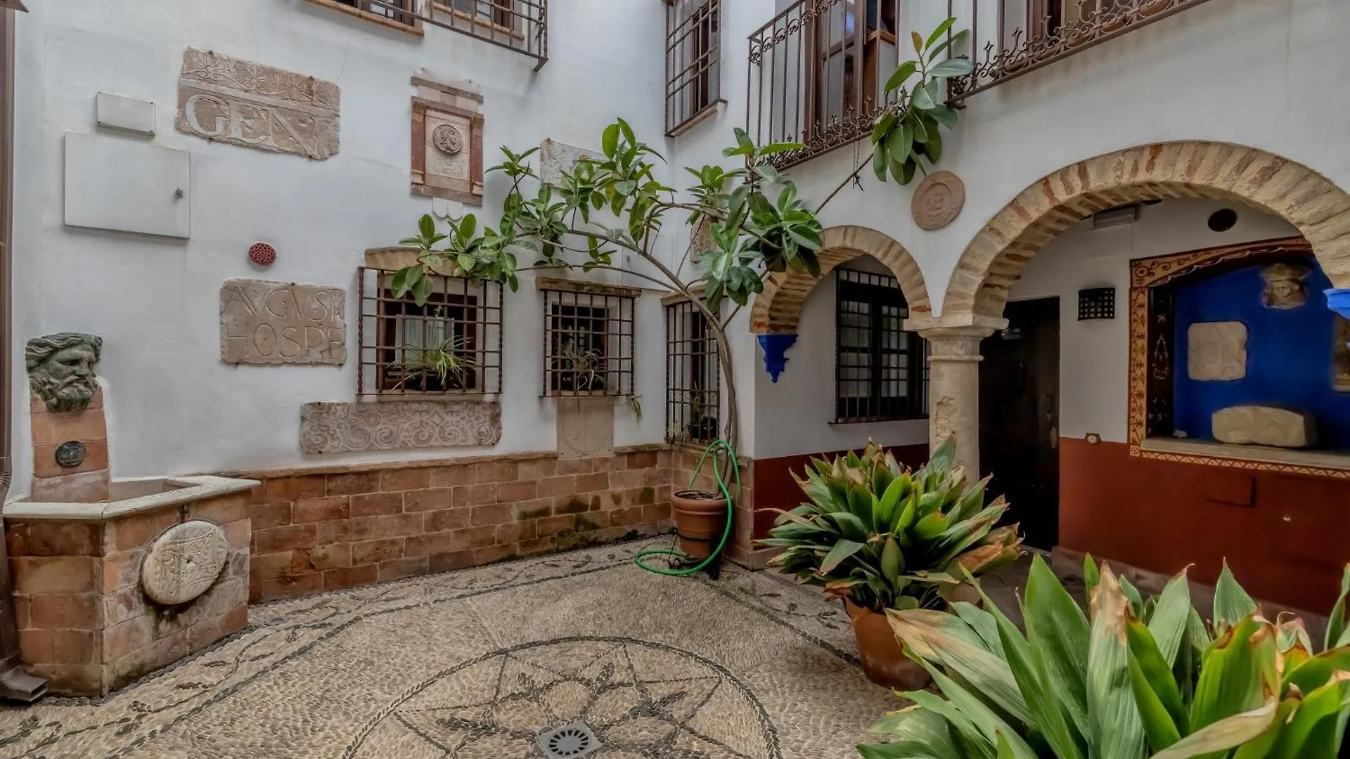 El Capricho De 1849 & Parking Apartment Cordoba 0*,  Spain